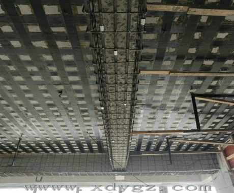 楼板粘贴碳纤维布加固